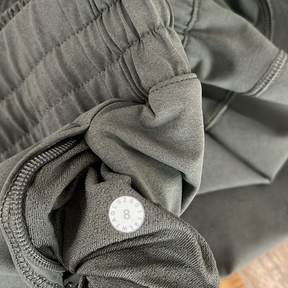 Lululemon Power Stride Short *2.5" Grey Sage Run Side Slits Elastic Drawcord 8 - Picture 8 of 9